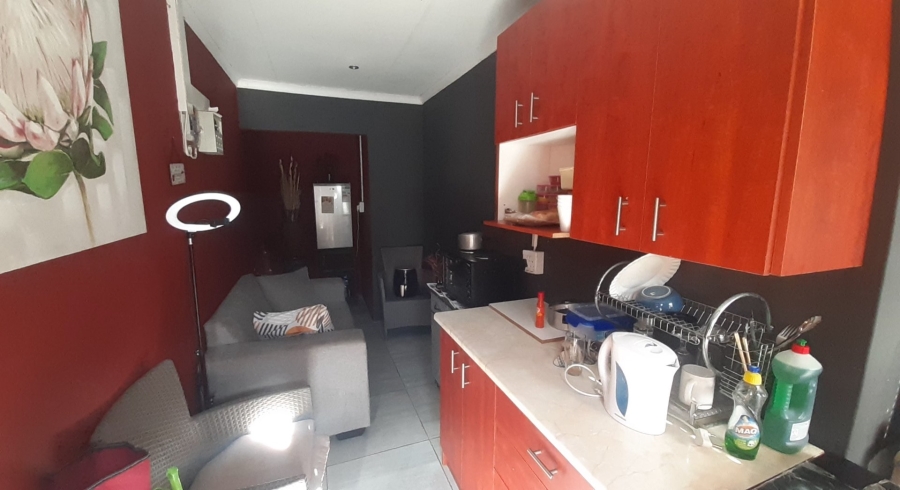 5 Bedroom Property for Sale in Lourierpark Free State